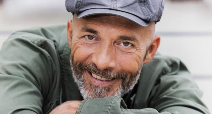 Una delle foto con cui Max Laudadio ha accompagnato il post con il saluto finale a &quot;Striscia la Notizia&quot;