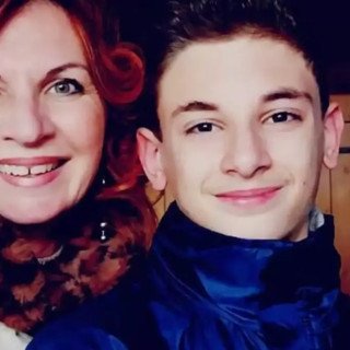 Mamma Elensa e il suo Alessio (foto tratta da IlSaronno.it