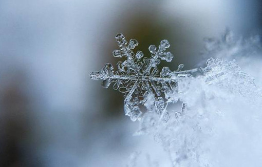 Neve, ma non troppo. «Dal tardo pomeriggio qualche fiocco fino a 300 metri»