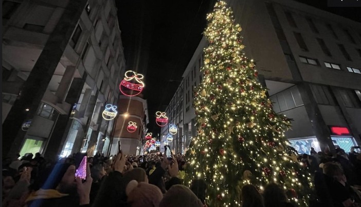 GLI EVENTI. Un weekend in cui sale la febbre del Natale. Ma sfilano anche motori e cultura