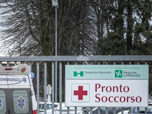 Neonato abbandonato ora in terapia intensiva, era in lieve ipotermia