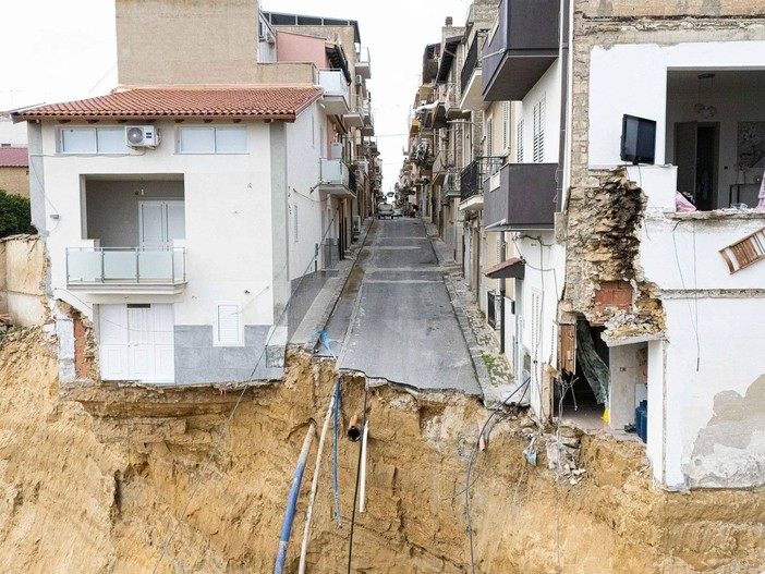 Frana a Niscemi, crolla anche la croce simbolo di speranza per il paese