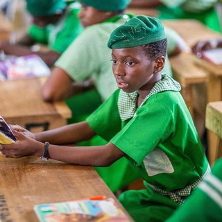 Nigeria: mentre il mondo attende il Natale, migliaia di cristiani vivono nell’incubo Nigeria: mentre il mondo attende il Natale, migliaia di cristiani vivono nell’incubo