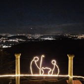 Si avvicina la notte delle feste: una vista sul Varesotto fino a Milano dal Sacro Monte di Varese