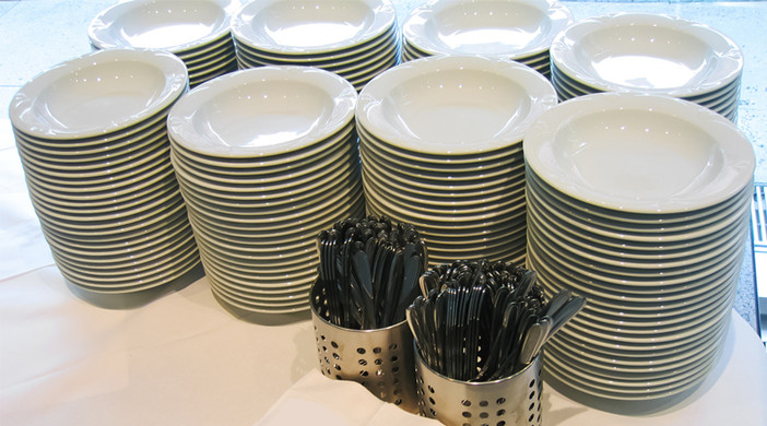 Noleggio attrezzature catering vs acquisto: cosa conviene davvero?