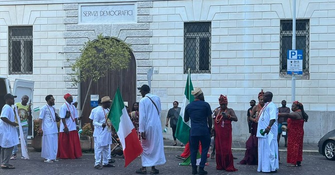 LA FOTO. Che spettacolo Busto, quando le culture si abbracciano LA FOTO. Che spettacolo Busto, quando le culture si abbracciano