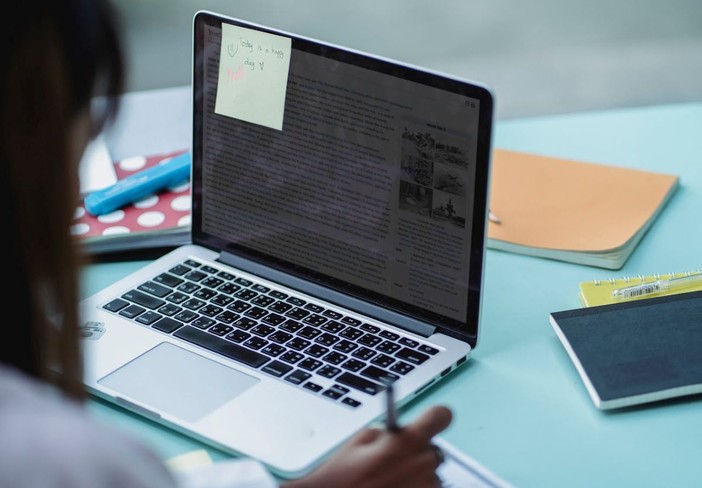 Svelato il Futuro dell'Istruzione: Come Recuperare gli Anni Scolastici con la Tecnologia AI Avanzata