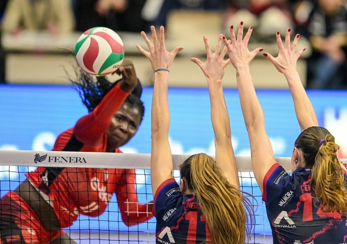 L’Uyba sfiora l’impresa, Chieri passa al tie-break: 3-2 L’Uyba sfiora l’impresa, Chieri passa al tie-break: 3-2
