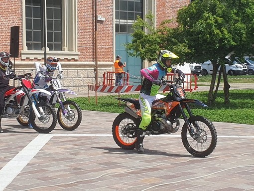Acrobazie, adrenalina e solidarietà. Torna la mototerapia con Vanni Oddera e Mai Paura