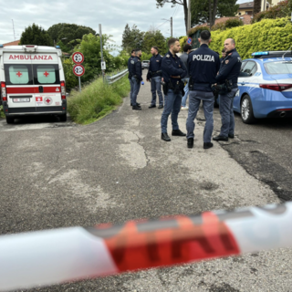 La polizia sul luogo dell'aggressione nel maggio del 2024