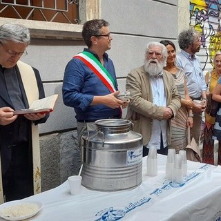 Pizzolato, accanto al sindaco Cassani, alla Contrada del brodo