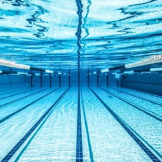 Piscina comunale, ripristinata la normale temperatura dell’acqua grazie alle nuove condutture