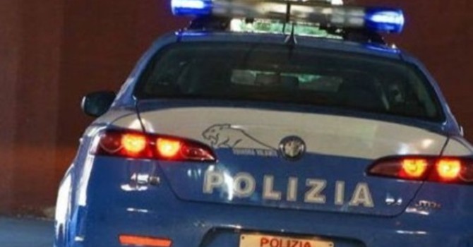 Minorenni con il coltello seguono un automobilista per rapinarlo: arrestati dalla polizia Minorenni con il coltello seguono un automobilista per rapinarlo: arrestati dalla polizia