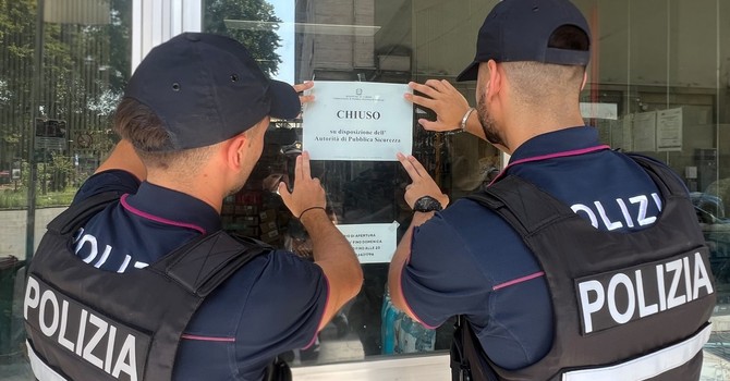 Fuga dopo l’aggressione, si rifugia nel minimarket: il Questore chiude il locale per sette giorni