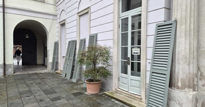 Villa Brambilla, le persiane tornano a nuova vita: restauro da 176mila euro Villa Brambilla, le persiane tornano a nuova vita: restauro da 176mila euro