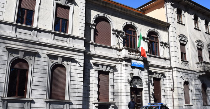 Diciassettenne aggredisce e tenta di rapinare un ragazzo: arrestato dalla polizia Diciassettenne aggredisce e tenta di rapinare un ragazzo: arrestato dalla polizia