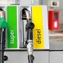 Carburanti, l’allarme dei consumatori: stangata benzina, quasi 9 euro in più per un pieno