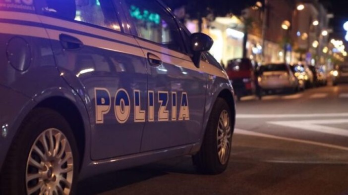 Rissa e lancio di bottiglie di vetro. Istanti di paura in centro a Busto: «Eravamo pietrificati»