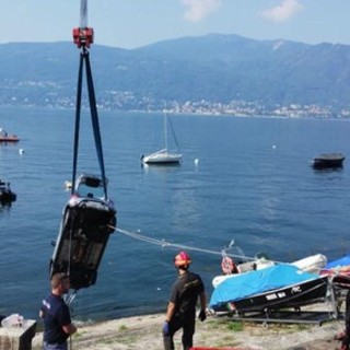 Verbania: auto scivola nel lago, nessun ferito