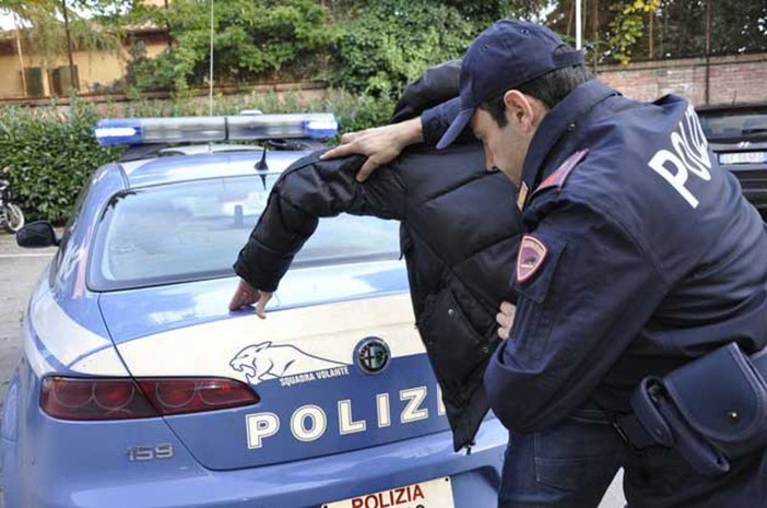 Biella, donna sequestrata e violentata davanti al figlio piccolo: arrestato un 24enne egiziano