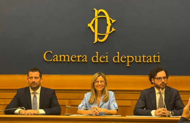 Treni, presentata la proposta di legge per rimborsi automatici e adeguati. Gadda: «Affrontare tema già nella prossima legge di Bilancio»