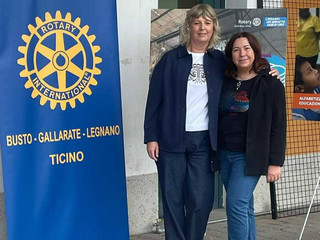 La Presidente del Rotary Club Ticino Luana Cattaneo con la past president Olimpia Mariotti presenziano lo stand del Rotary Club “Ticino” al Museo del Tessile di Busto Arsizio.