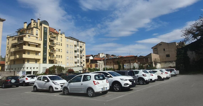 Parcheggio San Michele, dal 15 giugno si paga. Ma non dal venerdì alla domenica, confermato l'accordo con i commercianti
