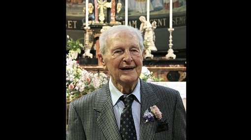 Eleganza e simpatia: ciao Peppino «portatore di gioia»