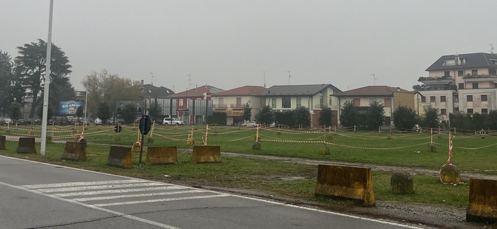 Il parcheggio della parte nuova del cimitero principale alle ore 9.30 di oggi