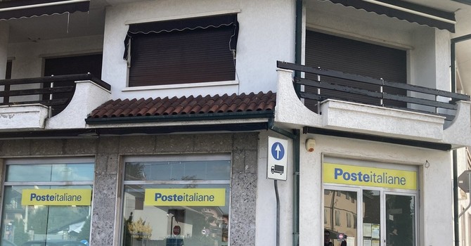 Rapina alle Poste di Nizzolina: parrucca e occhialoni per camuffarsi, poi la fuga a piedi