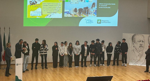 La premiazione dell'Istituto Comprensivo Statale C. Carminati di Lonate Pozzolo. La premiazione dell'Istituto Comprensivo Statale C. Carminati di Lonate Pozzolo.