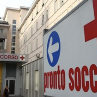 Furgone investe una donna e non si ferma: è caccia al pirata