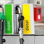 Caro carburanti. I controlli della Guardia di Finanza nel mese di agosto: riscontrate 1.439 violazioni