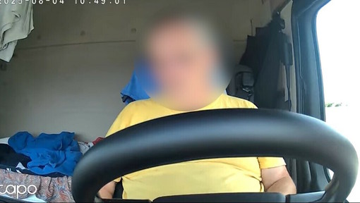 Uccise tre persone mentre girava video per Tik Tok alla guida di un tir: camionista di Cuneo patteggia cinque anni Uccise tre persone mentre girava video per Tik Tok alla guida di un tir: camionista di Cuneo patteggia cinque anni