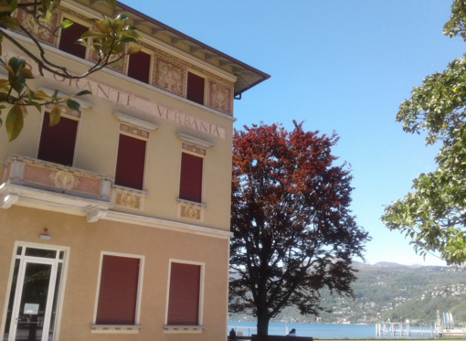«Golden Waters», arte e moda tra Lago Maggiore, Milano e Sanremo: il viaggio parte da Luino