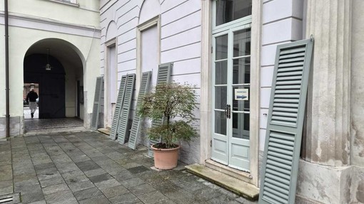 Villa Brambilla, le persiane tornano a nuova vita: restauro da 176mila euro Villa Brambilla, le persiane tornano a nuova vita: restauro da 176mila euro