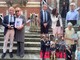 A sinistra Riccardo e Paola Comerio; a destra in alto Mauro e Cinzia Ghisellini con Antonio Tosi, sotto Maria Iannone e ancora Silvana Marangoni e i ragazzi dell'Isis
