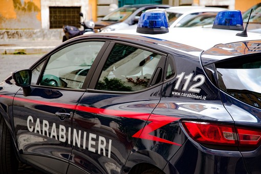 Ruba articoli sportivi griffati ma viene scoperto: arrestato dai carabinieri