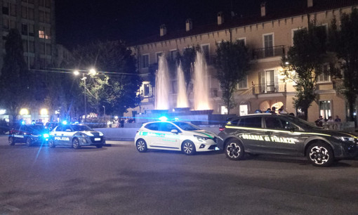 Carabinieri, Polizia di Stato, Polizia locale e Guardia di Finanza in piazza Garibaldi sabato notte. Per controllare