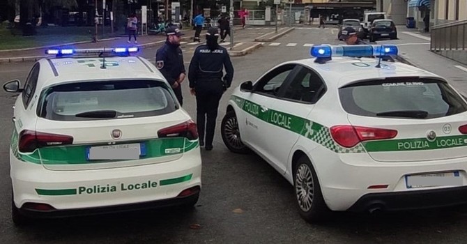 “Cavallo Pazzo” provoca incidenti in diversi paesi e crea il caos sul Sempione: arrestato dalla Polizia Locale “Cavallo Pazzo” provoca incidenti in diversi paesi e crea il caos sul Sempione: arrestato dalla Polizia Locale