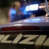 Fumogeni e petardi nel centro di notte: quattro persone denunciate dalla polizia a Gallarate