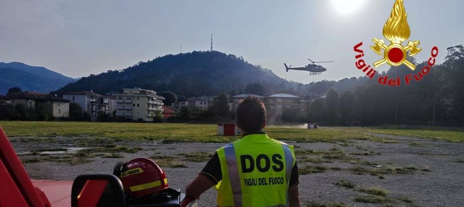 Continua a bruciare ma è sotto controllo l'incendio di Como. Ancora odore di fumo in alcune zone del Bustese Continua a bruciare ma è sotto controllo l'incendio di Como. Ancora odore di fumo in alcune zone del Bustese