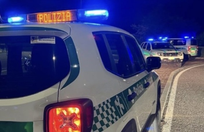 Giravano su un'auto sospetta con tremila euro in contanti: due stranieri irregolari fermati dalla polizia locale di Arcisate Giravano su un'auto sospetta con tremila euro in contanti: due stranieri irregolari fermati dalla polizia locale di Arcisate