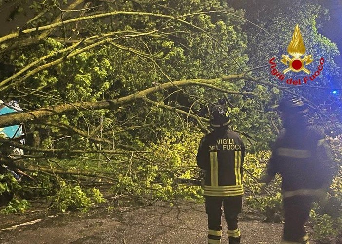 Si aggrava il bilancio del maltempo in Lombardia: oltre 1.100 interventi dei vigili del fuoco nella nostra regione