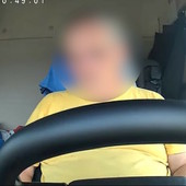 Uccise tre persone mentre girava video per Tik Tok alla guida di un tir: camionista di Cuneo patteggia cinque anni