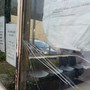 Pietre contro le vetrate e minacce ai Servizi sociali di Busto. Il sindacato Adl: «Si intervenga»