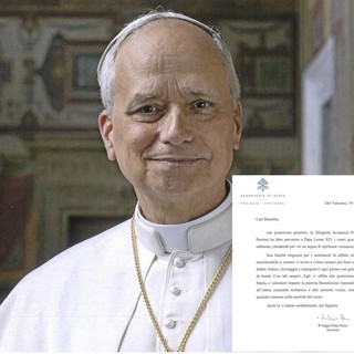 La benedizione di Papa Leone ai bambini della Tommaseo: «Grazie per i vostri disegni»