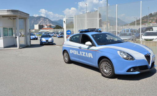 Donna accoltellata dall’ex compagno nel Verbano Cusio Ossola: la vittima riesce a fuggire e chiedere aiuto Donna accoltellata dall’ex compagno nel Verbano Cusio Ossola: la vittima riesce a fuggire e chiedere aiuto