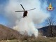 FOTO. Incendio in Val Cannobina, l'elicottero dei vigili del fuoco di Malpensa salva tre persone e un cane