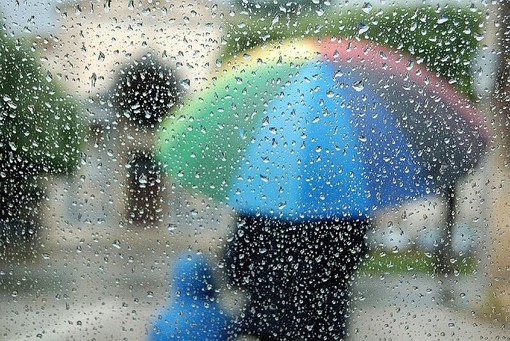 Bertoni: «Domenica rischio di rovesci o temporali. Lunedì piogge abbondanti»